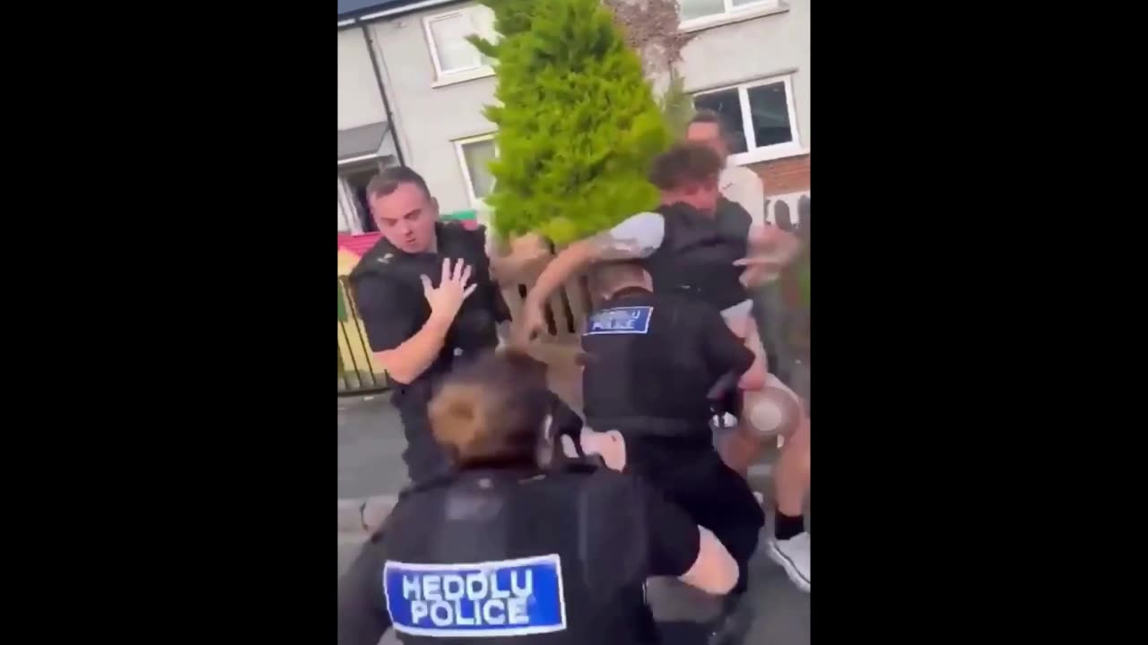 Cops in Wales Take on Gypsies