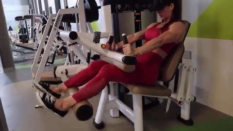 AMAZING FEMALE BODYBUILDER REBBECA