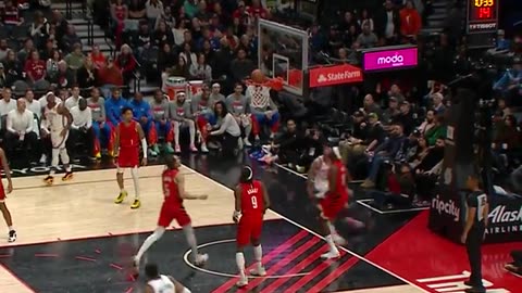 Chet Holmgren Showcases Skills with Spin & Lefty Layup!