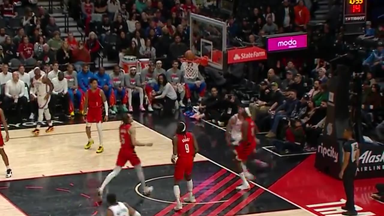 Chet Holmgren Showcases Skills with Spin & Lefty Layup!