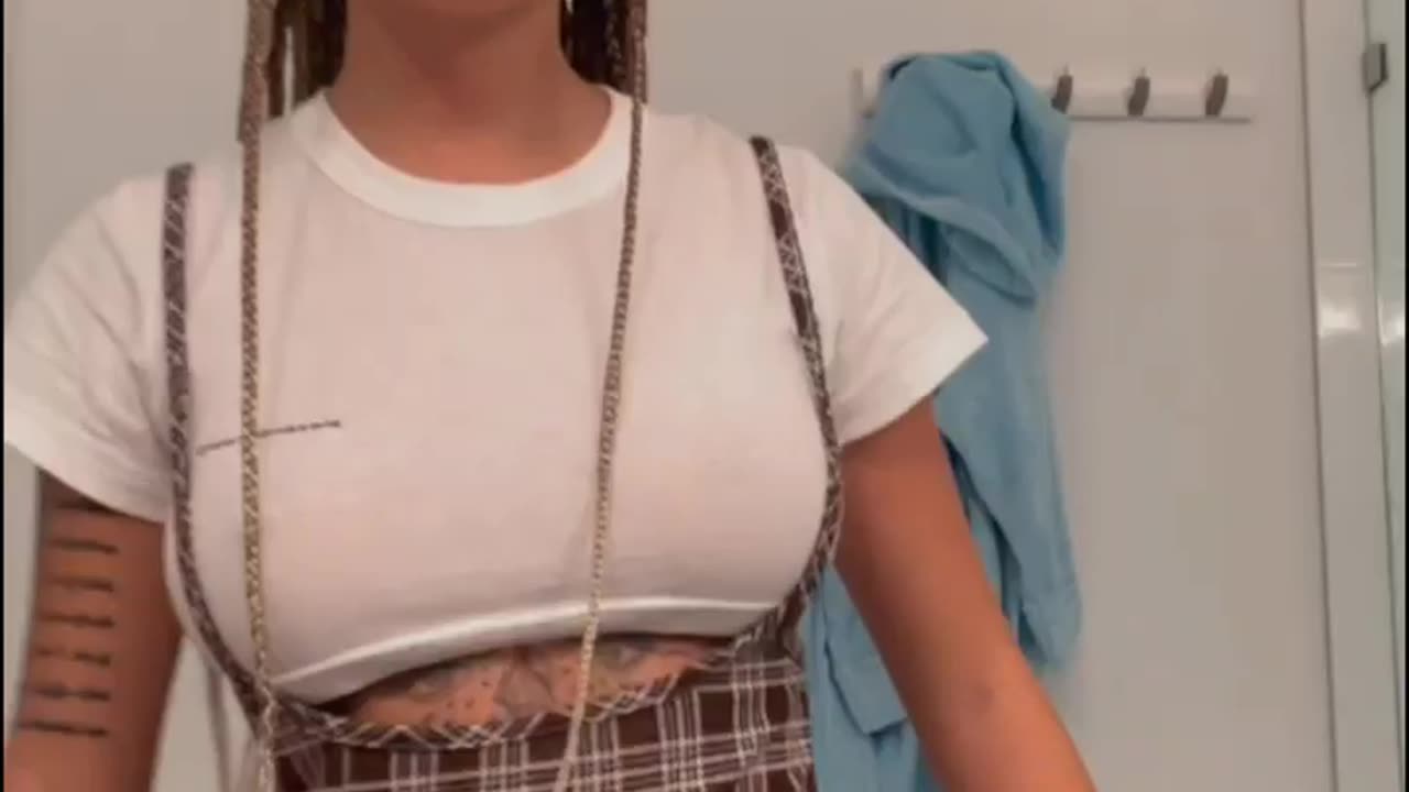 Malu Trevejo Dancing in dress in bathroom [Short]