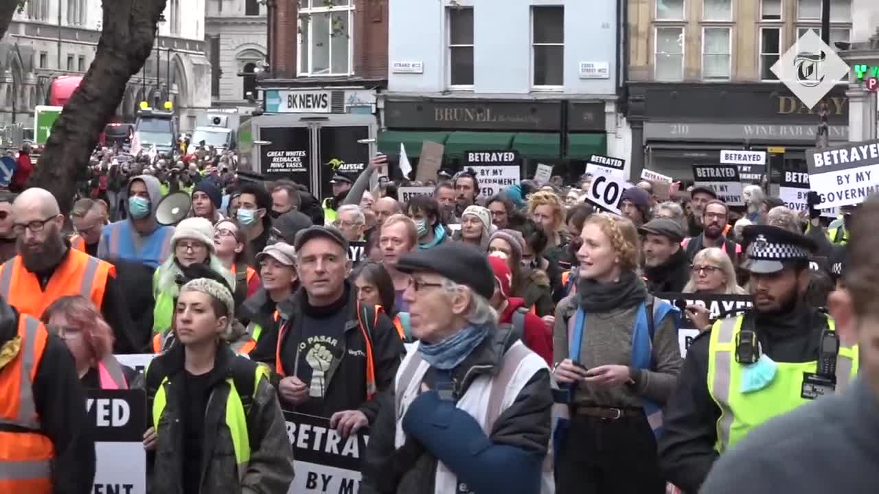 ivists block Lam