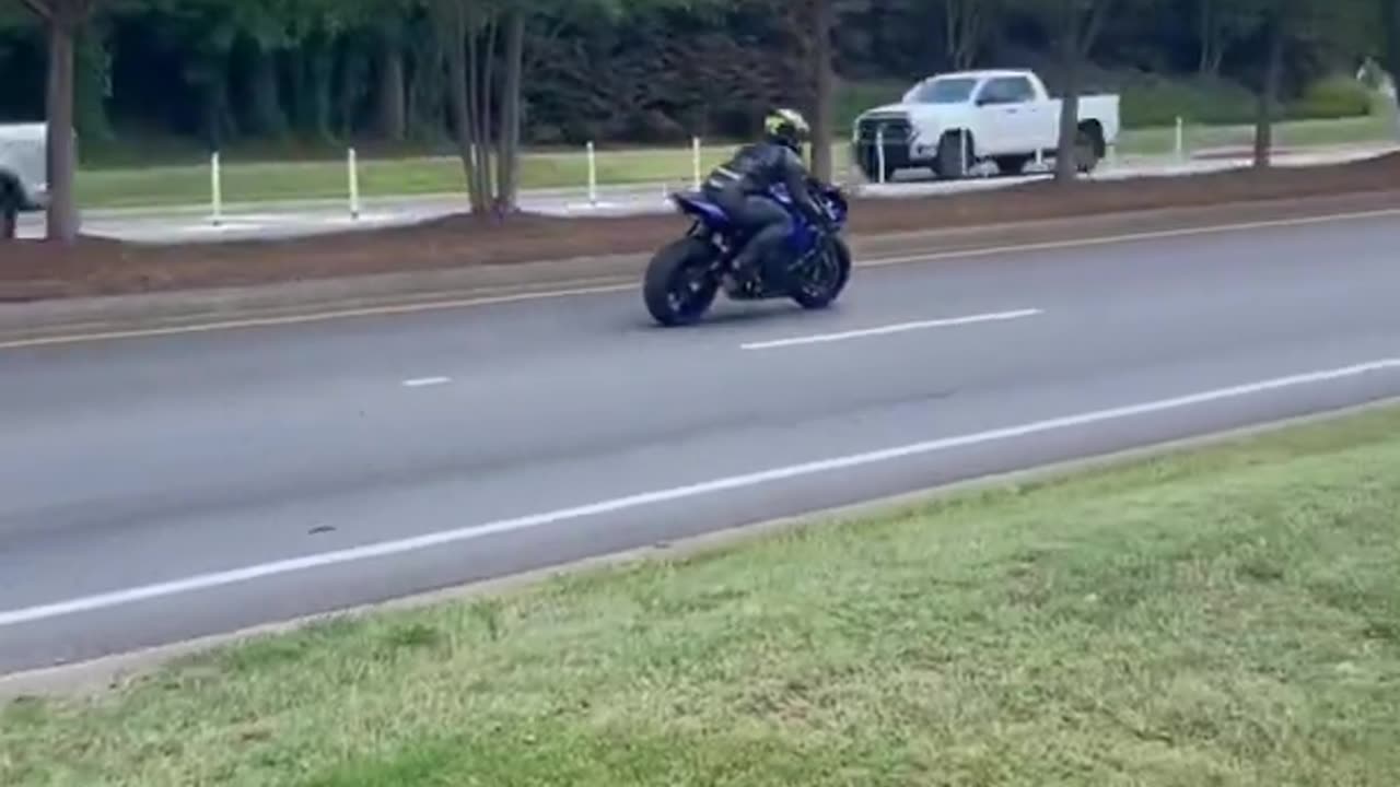 YAMAHA R1 SOUND