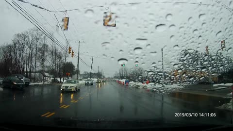 Ford driver thinks he owns the road