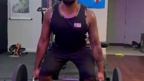 Gotta love the trap bar especially if you’re trying to not put load on the spine and back🏋🏽‍♂️