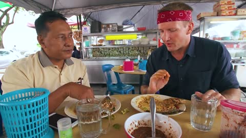 Local Malaysian Feast! - Asking Malay Taxi Drivers Where to Eat in Kuala Lumpur