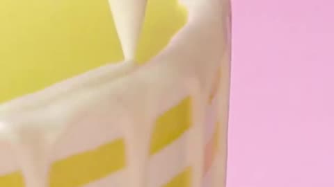 Lovely Lemon Birthday Cake Decorating Idea