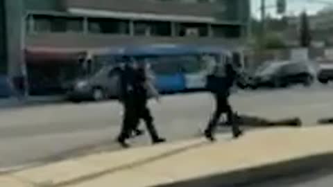 Machete-wielding man injures several at Vancouver gas station