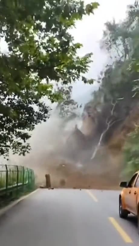 Landslide was too close!! #safetyfirst #drivesafe #drivesmart #natureshorts