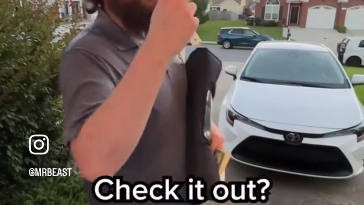 I will give a CAR to pizza delivery boy as Tip #mrbeast #viral #viralvideo