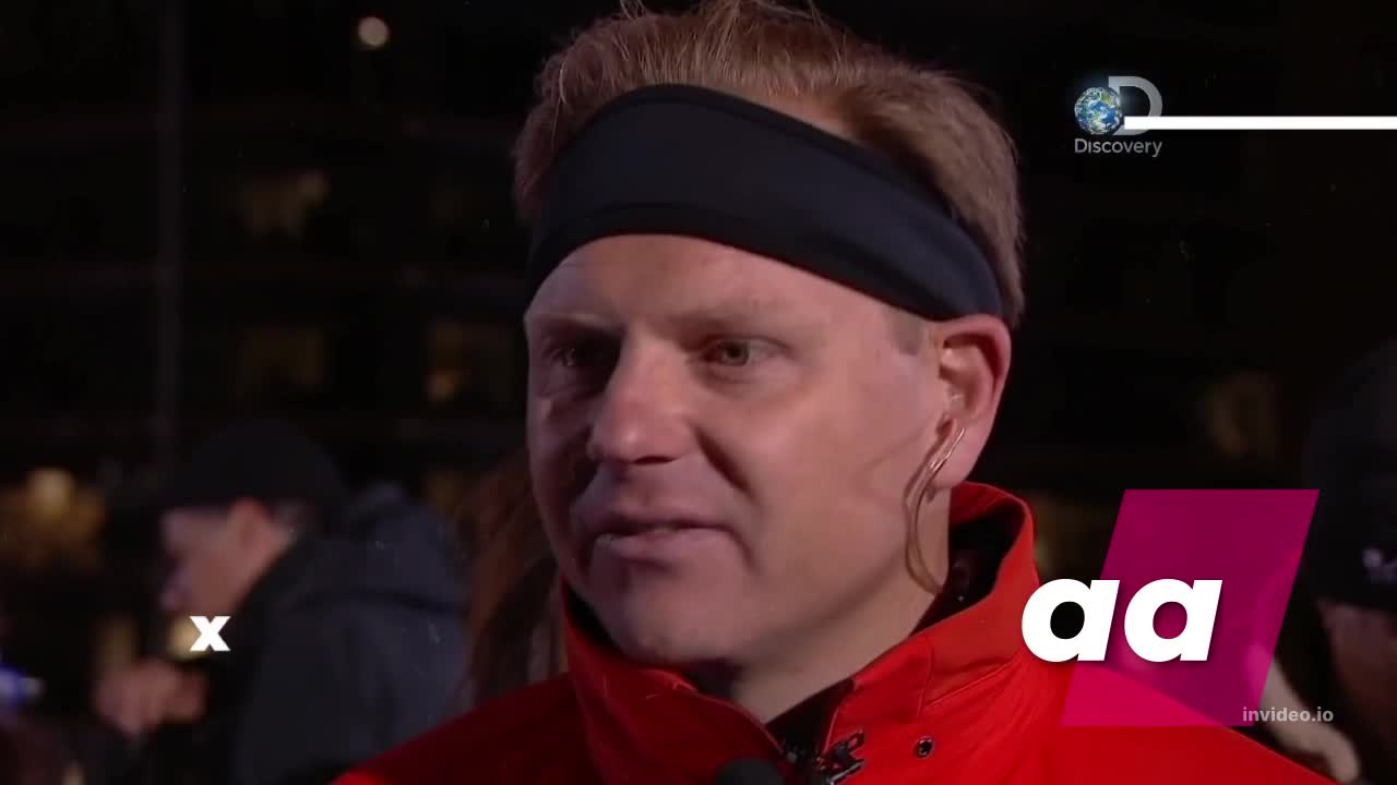 Nik Wallenda crossing the Chicago Skyline