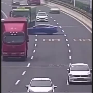 She Missed Her Road Abd Cause Her Car To Crush