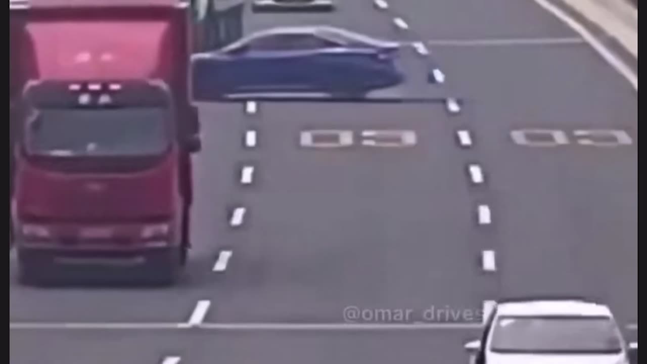 She Missed Her Road Abd Cause Her Car To Crush