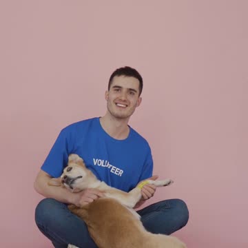 A male Volunteer For Animal Rescue Movement--FH