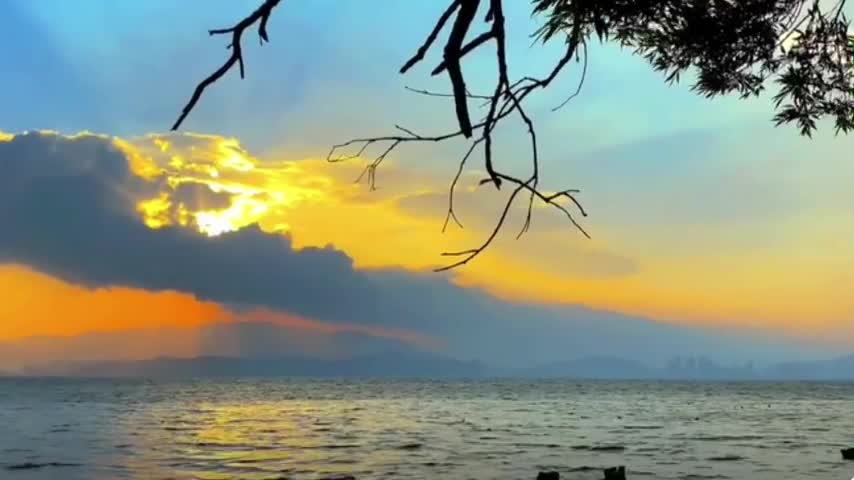 Come to the beach and relax