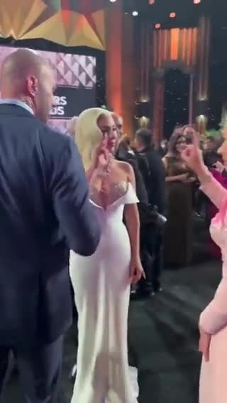 Salutation entre initiés de la secte satanistes