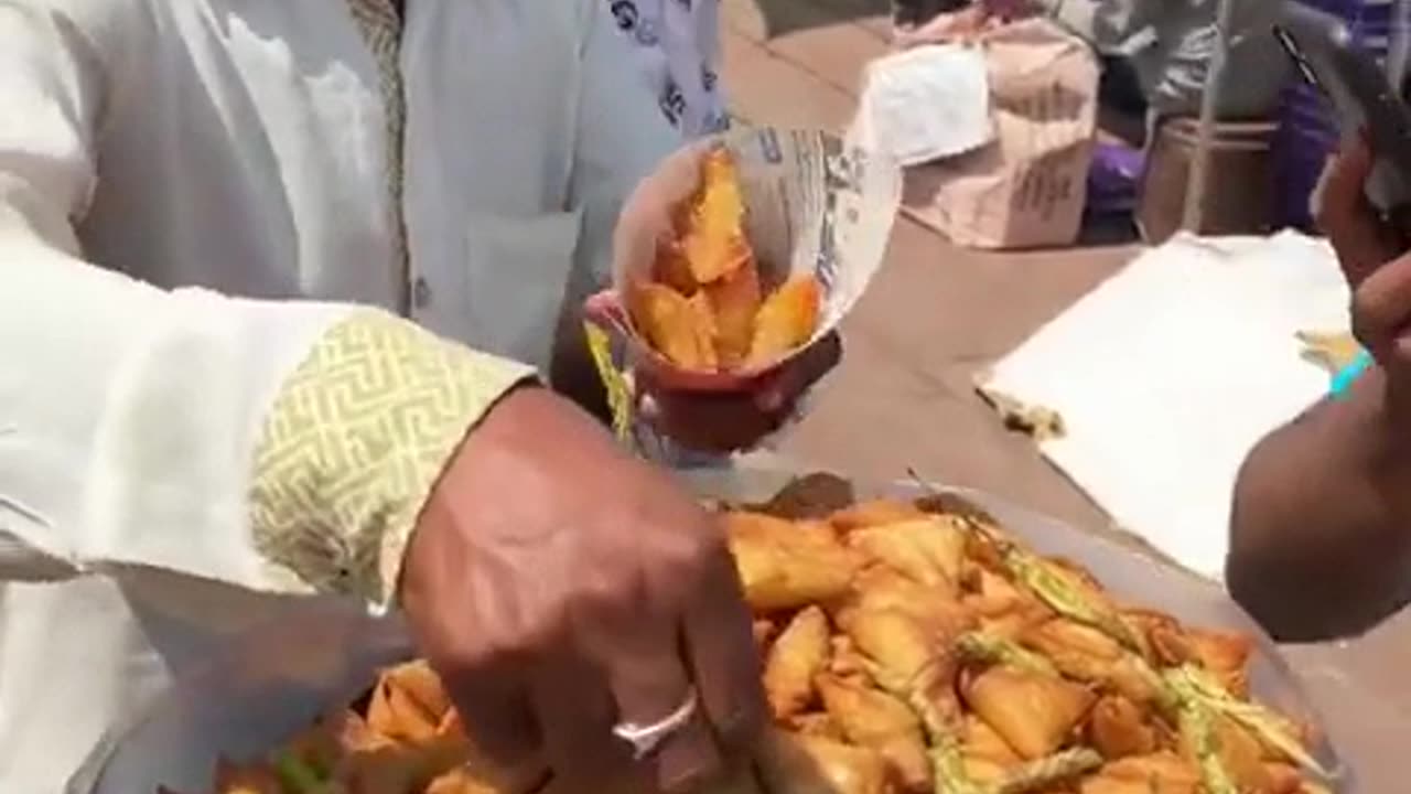 Indian smosa famous street food