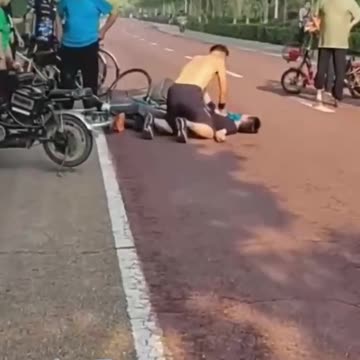 A man suddenly fainted and went into cardiac arrest! 💉🤔