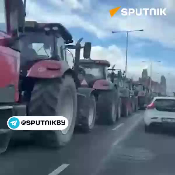 ►🚨▶◾️ Czech Republic PM slurs dissident citizen farmers as Russia Supporters (aka Traitors)