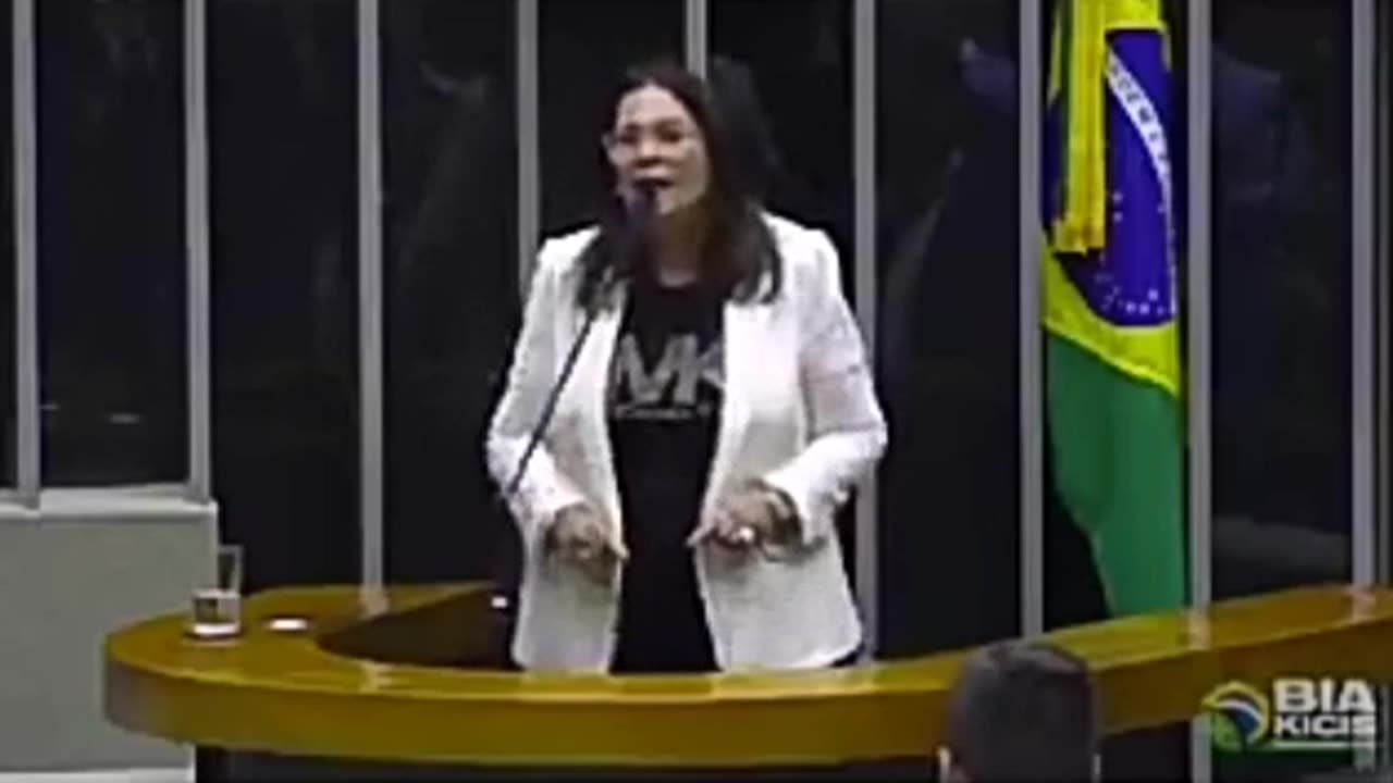 Bia kicis : Governo Lula ameaça o parlamento.