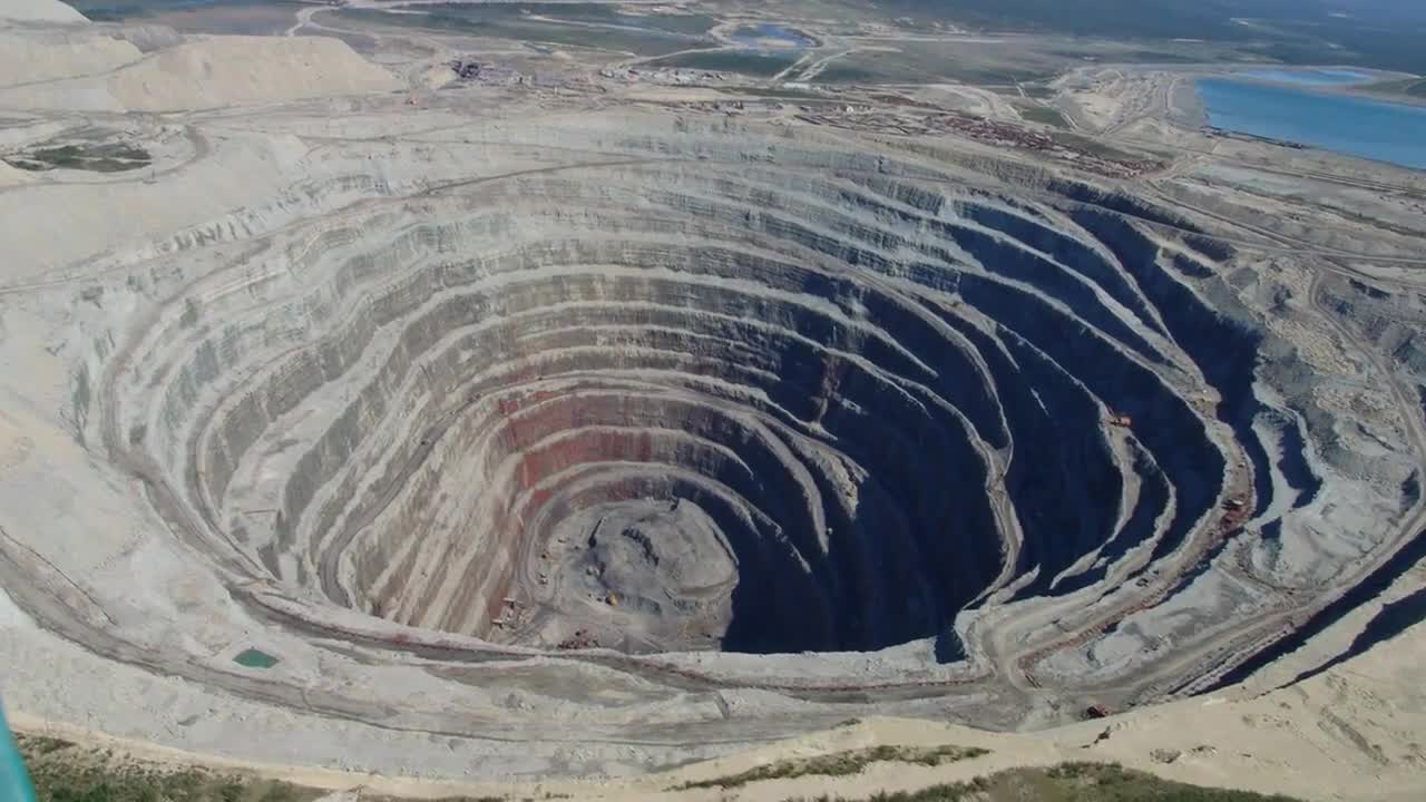 Top 10 Holes In The Earth