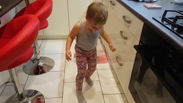 3 Year-Old Does Unexpected Dance Moves