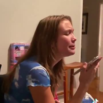 She dumps her boyfriend over the phone for voting for Trump