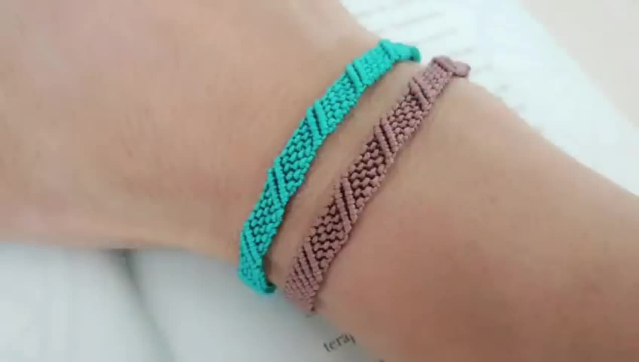 The good bracelet is really nice. Let's wear it with friends