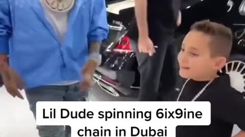 Lil Dude spinning 6ix9ine chain in Dubai