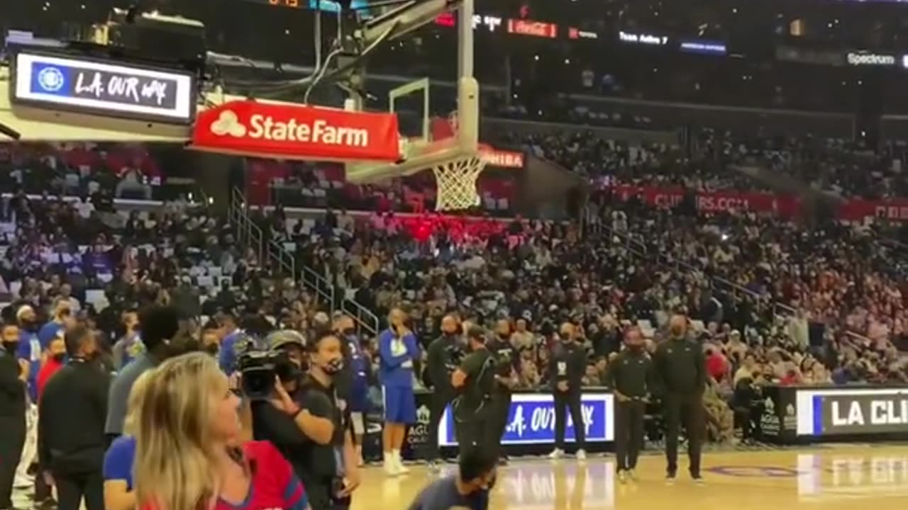 Record BREAKING throw with STEPH CURRY at Crypto.com Arena!! (1080p)