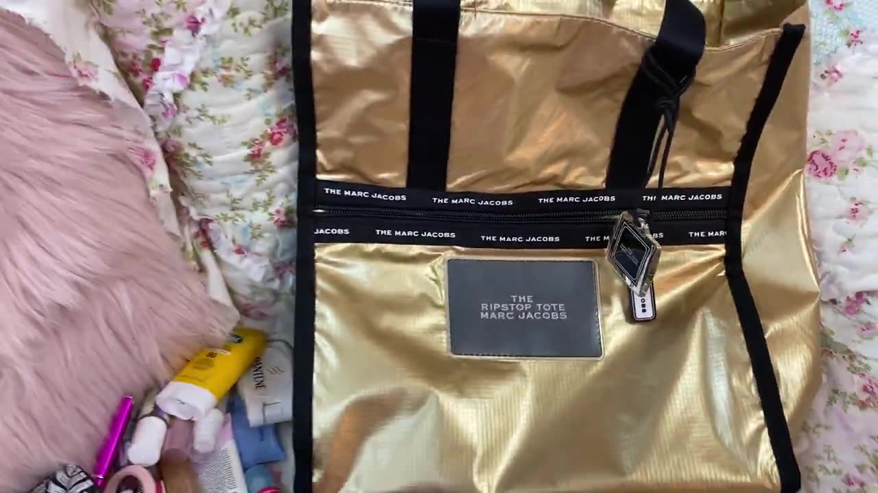 What's in my Marc Jacobs Ripstop Tote in Gold.