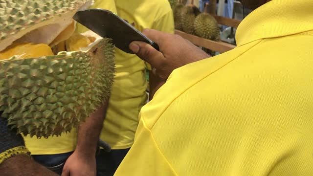 Open durian live