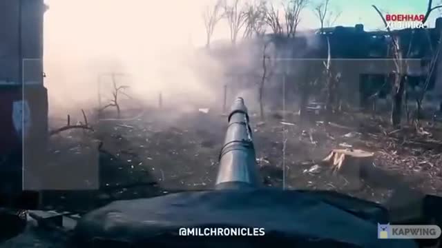 Russian T-72 Tanks fires up on Ukranian defense positions in Mariopul