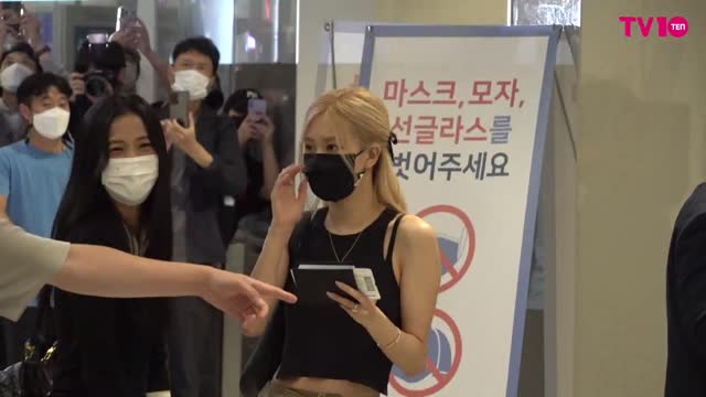 블랙핑크(BLACKPINK) 컴백 후 첫 완전체 출국 | BLACKPINK Airport Departure