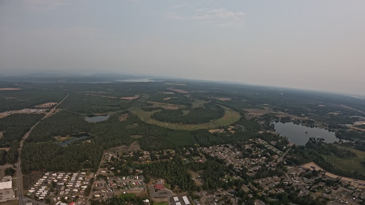 Skydiver Cuts Away Tangled Parachute