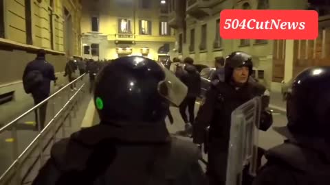 ITALY 🇮🇹 PROTESTERS FIGHT POLICE IN MILAN