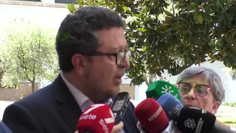 Serrano (VOX) recibe el alta y mantiene su primera reunión de trabajo