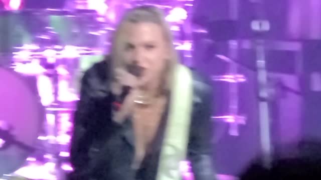 Halestorm "Love Bites" (So Do I )