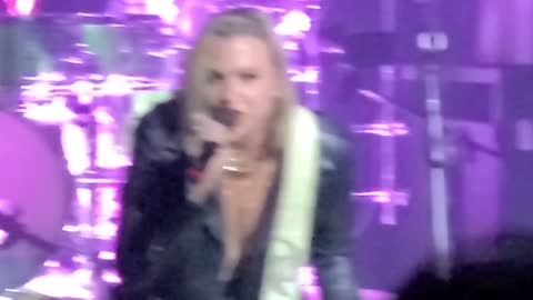 Halestorm "Love Bites" (So Do I )