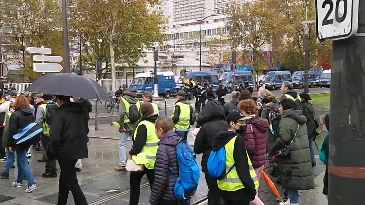 Manif anti-pass 💉 du 30 oct. 21- Pte de Choisy- Top départ 2_2