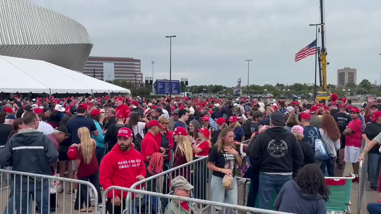 Thousands lined up hours before Trump speaks in Uniondale, New York