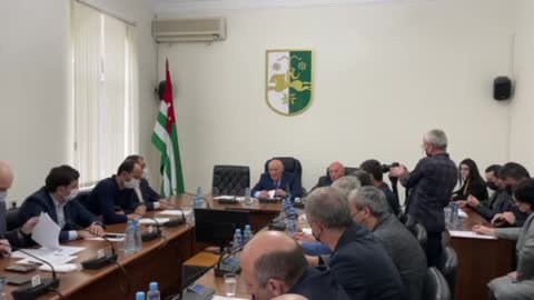 Валерий Кварчия объяснил причины проведения внеочередного заседания