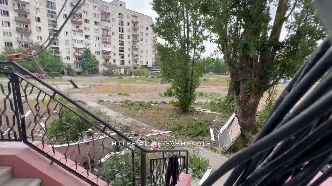 Rubezhnoye (Civilian area) under artillery attack from AFU earlier today.