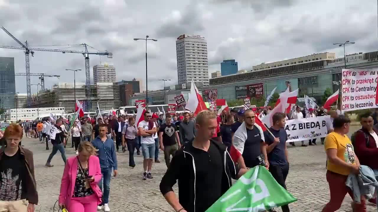 Farmer protest in Warsaw today demanding halt to interest rate increase