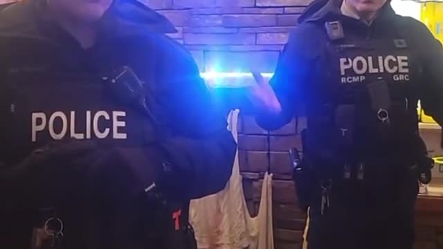 Canadian police turn up to deliver a message to the truckers
