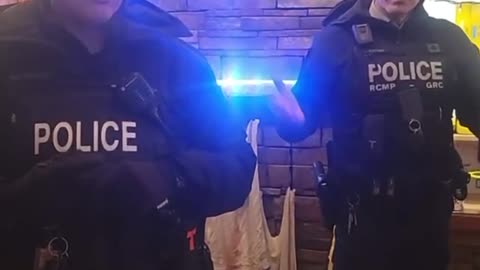 Canadian police turn up to deliver a message to the truckers