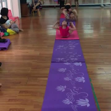 the kids dance acrobatics