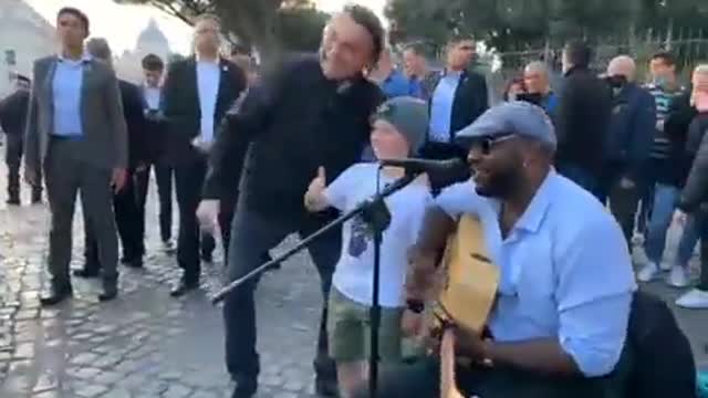 -Gente do céu! Que orgulho que eu tenho do nosso Presidente! Chorei...
