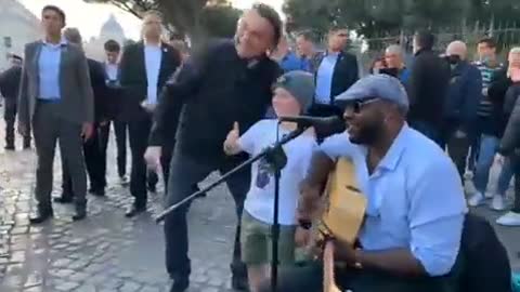 -Gente do céu! Que orgulho que eu tenho do nosso Presidente! Chorei...