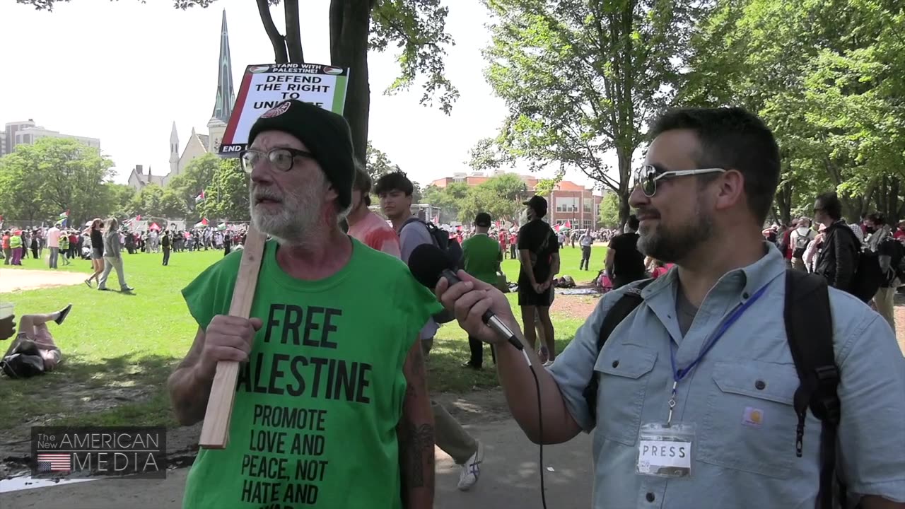 "We're not afraid of the police here in Chicago." Neil Talks At March On The DNC 2024.